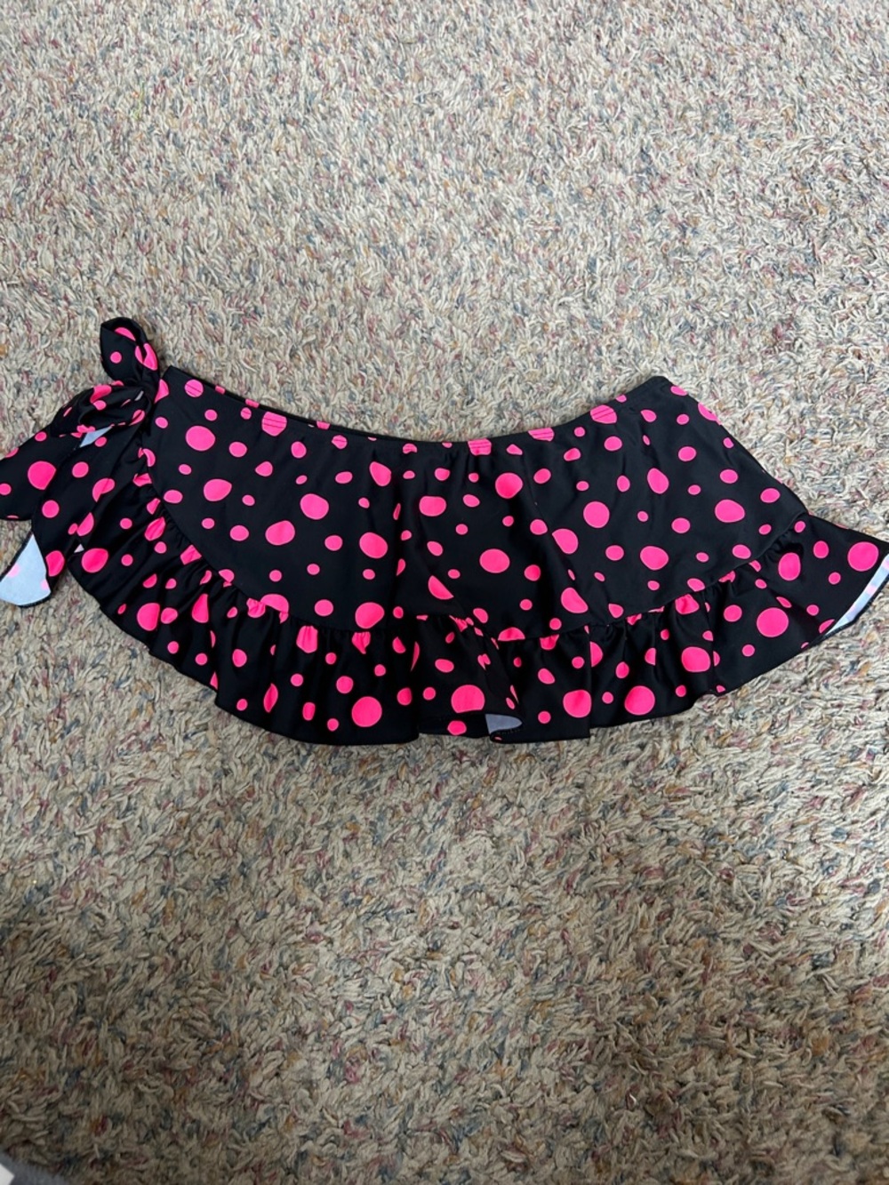 smart & sexy Black Bikini Skirt with Hot Pink Polka Dots - Picture 4 of 4